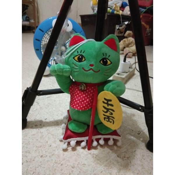 boneka kucing hoki hijau