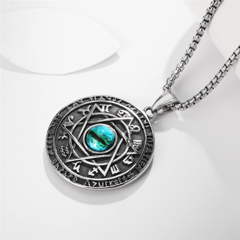Kalung Desain Tengkorak Mata Iblis Bahan Stainless Steel Gaya Vintage Gothic Untuk Pria