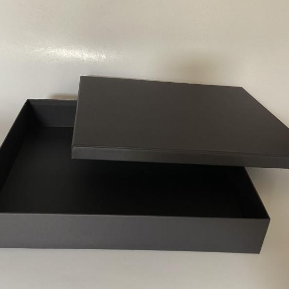 

Gift box / kotak kado / hard box tebal / box hampershitam 45x35x10