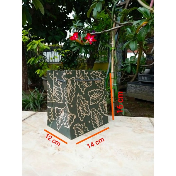 

paperbag motif donat,ukuran 14x12x16