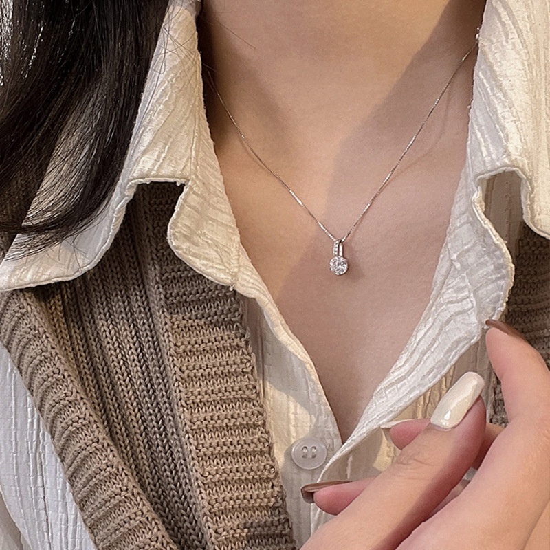 Roselife Kalung Choker Rantai Silver Minimalis Liontin Geometri Bulat Hias Kristal Zircon Untuk Wanita