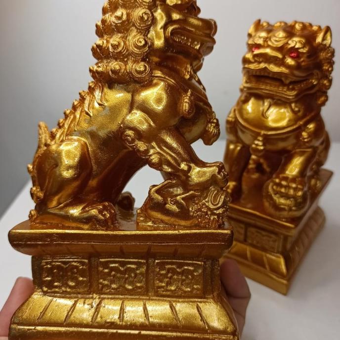 pajangan patung sepasang singa emas untuk koleksi