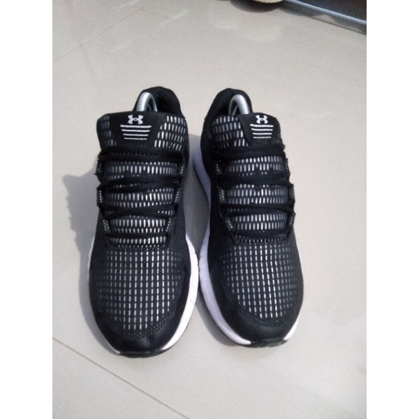 SepatuUnderArmor