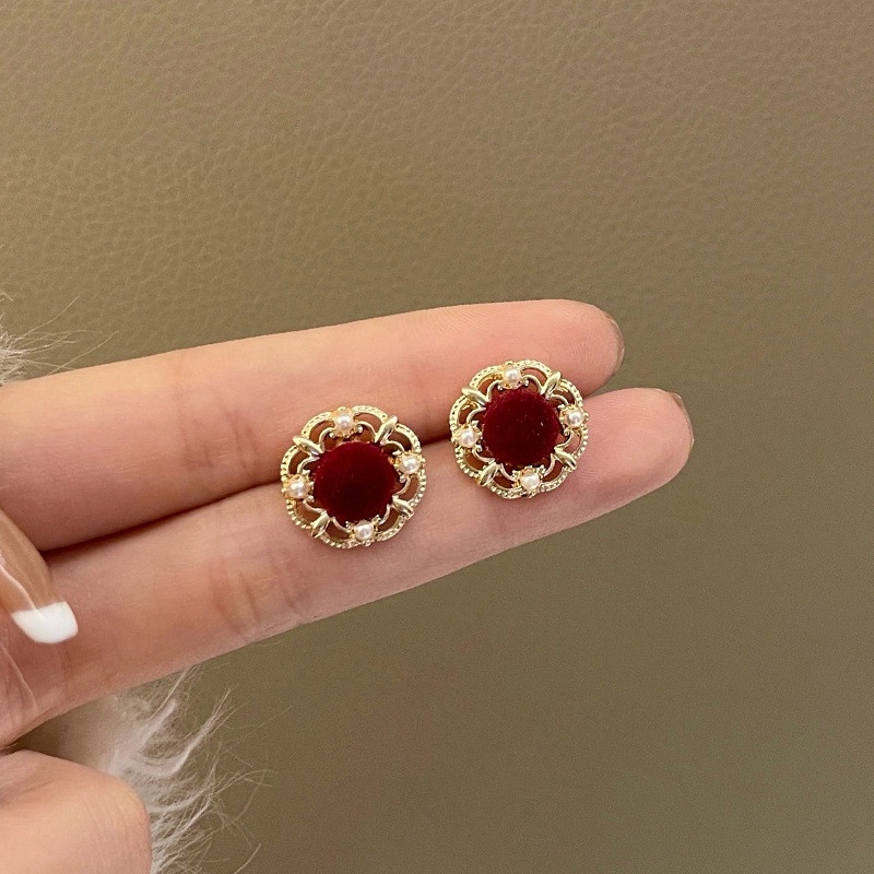 Anting Tusuk Gantung Bahan Velvet Hias Mutiara Warna Burgundy Gaya Perancisretroelegan Untuk Wanita