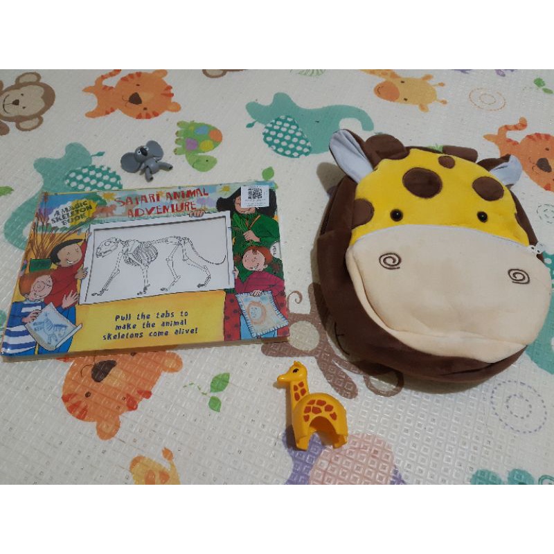 

A MAGIC SKELETON BOOK + FREE KAKOO BAG