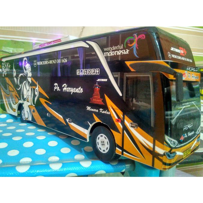 Miniatur bus haryanto wayang bis