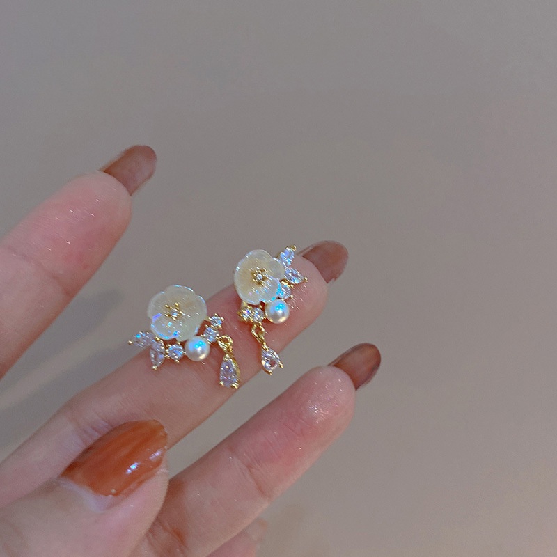 Anting Stud Enamel Bentuk Bunga Asimetris Gaya Retro Untuk Wanita