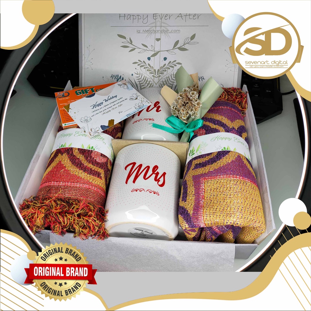 

HAMPERS KADO HADIAH PERNIKAHAN