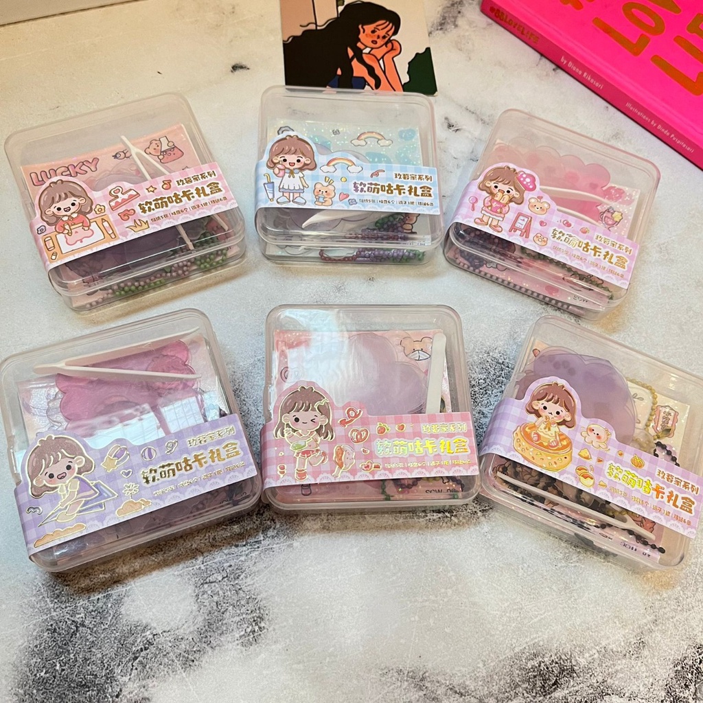 PAKET STIKER + PINSET NYA MODEL CUTE LUCU HADIAH UNIK HARGA TERMURAH PAKET STICKER DAPAT GANTUNGAN TEMPELANNYA KUALITAS IMPORT READY STOK BISA GROSIR DAN COD