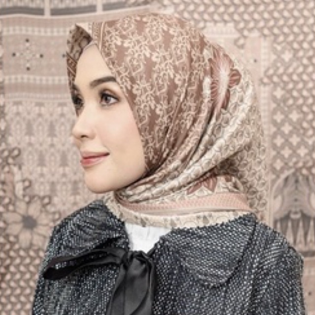 Preloved Julang scarf by Wearingklambyxhamidah