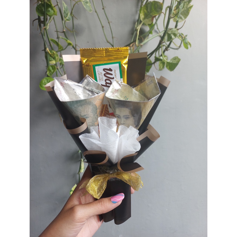 

BUCKET MINI SNACK UANG / BOUQUET WISUDA ULANG TAHUN