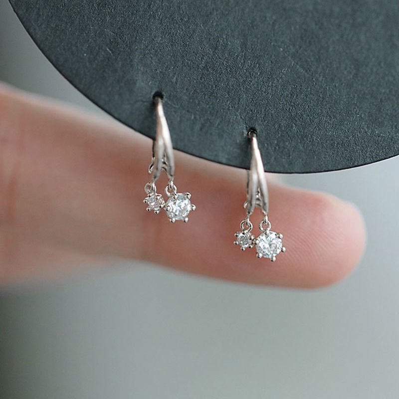 Fancyqube Anting Bentuk Bulat Bahan Cubic Zirconia Warna Silver / Gold Untuk Wanita Charms