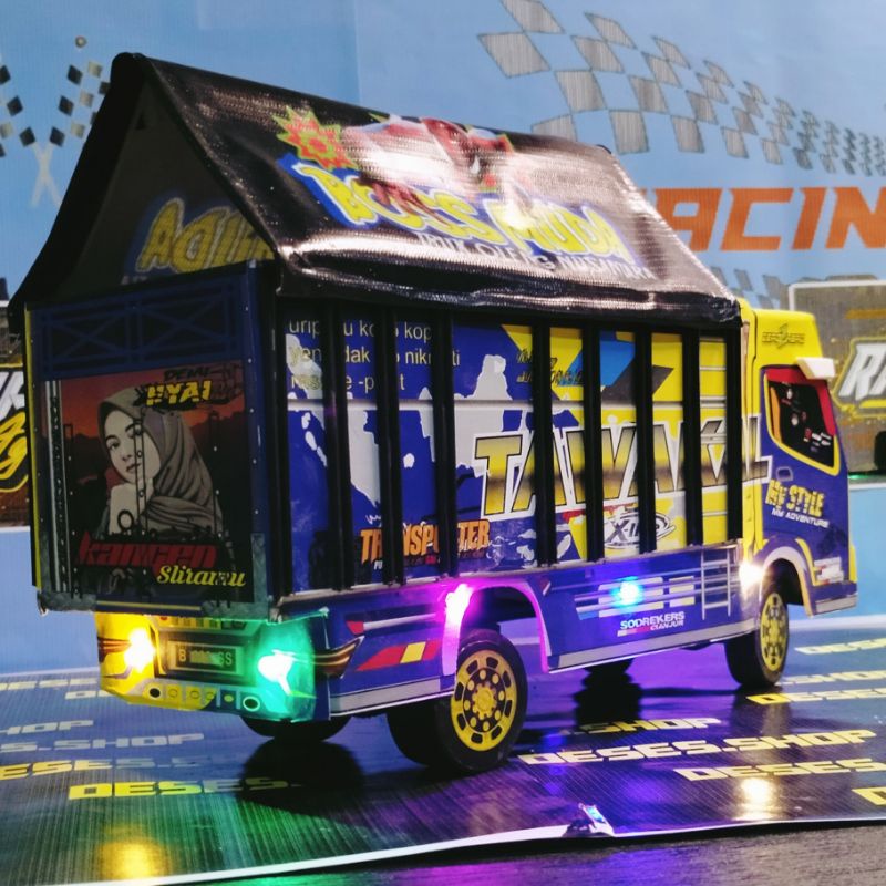 miniatur truck oleng BISA CUSTOM FOTO DAN NAMA DI PINTU BELAKANG