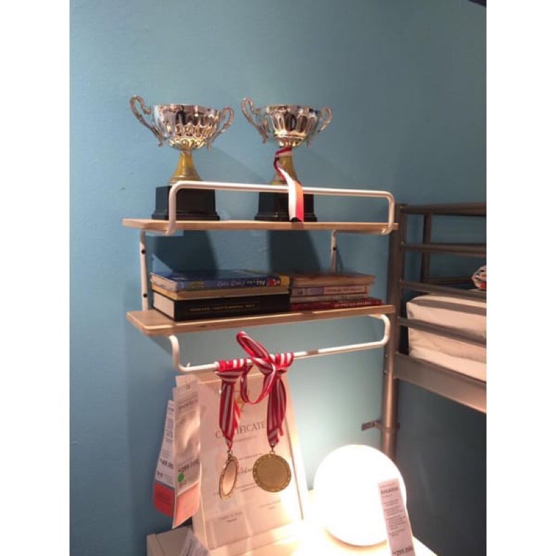 RAK DINDING UNTUK PIALA