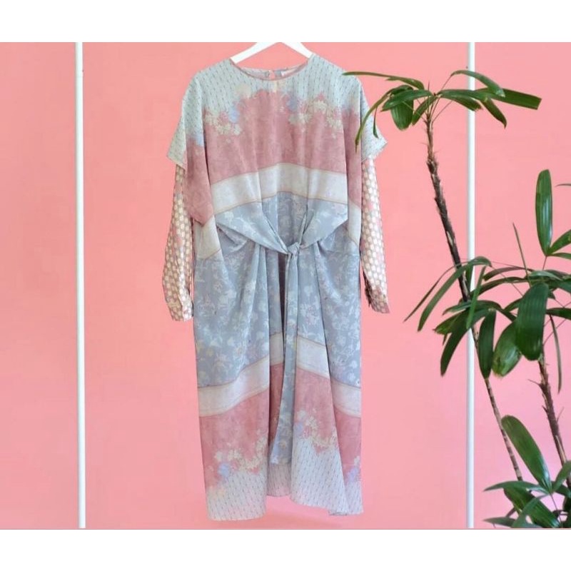 Peony Tunic Riamiranda Signature RM Atasan Blouse Tunik Ria Miranda