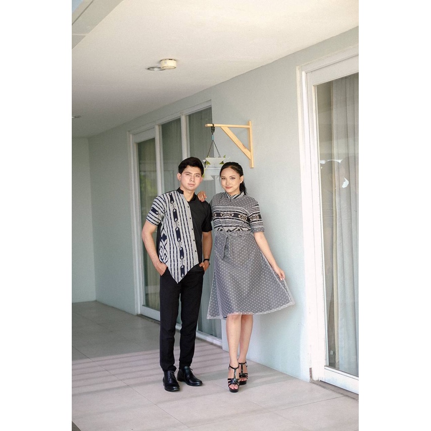 COUPLE DRESS DOTY TORAJA ABU &amp; KEMEJA TENUN PRIA DEBBY STORE