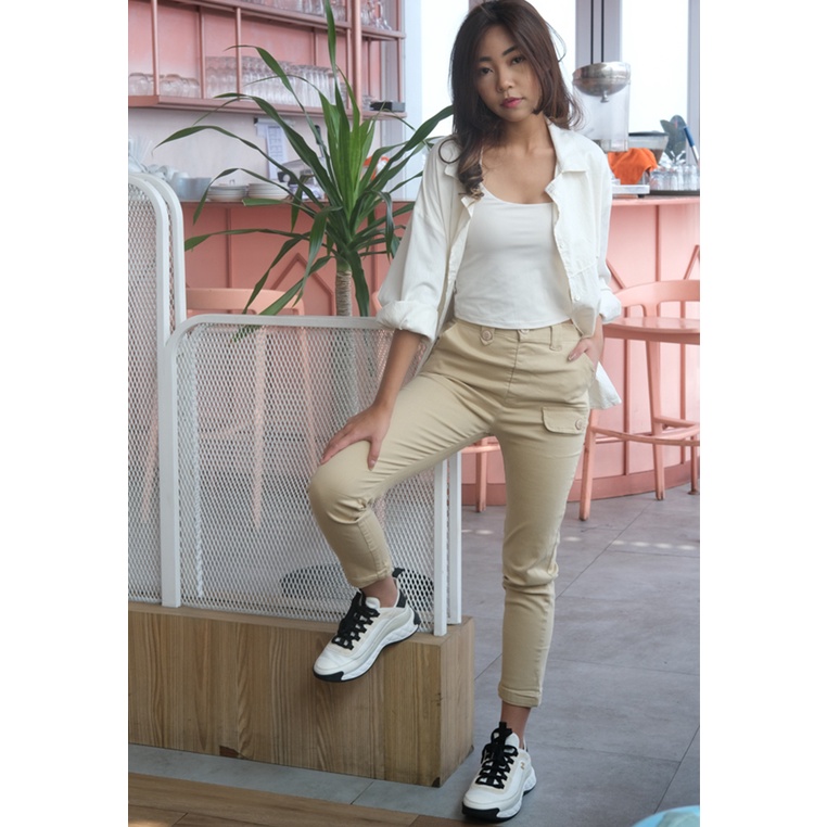 Celana Panjang Missty Wanita Warna Krem dan Coklat Variasi Saku dan Kancing (Camomile 41)