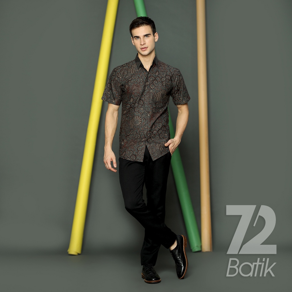 BAJU BATIK PRIA Kemeja Lengan Pendek Slimfit Premium Motif Balian Abu Abu Gray Grey 722267 Cap 72 - Baju Kemeja Atasan Pakaian Setelan Batik Pria Cowok Laki Laki Remaja Keluarga Kantor Lengan Pendek Modern Slimfit Slim Fit Premium Kekinian