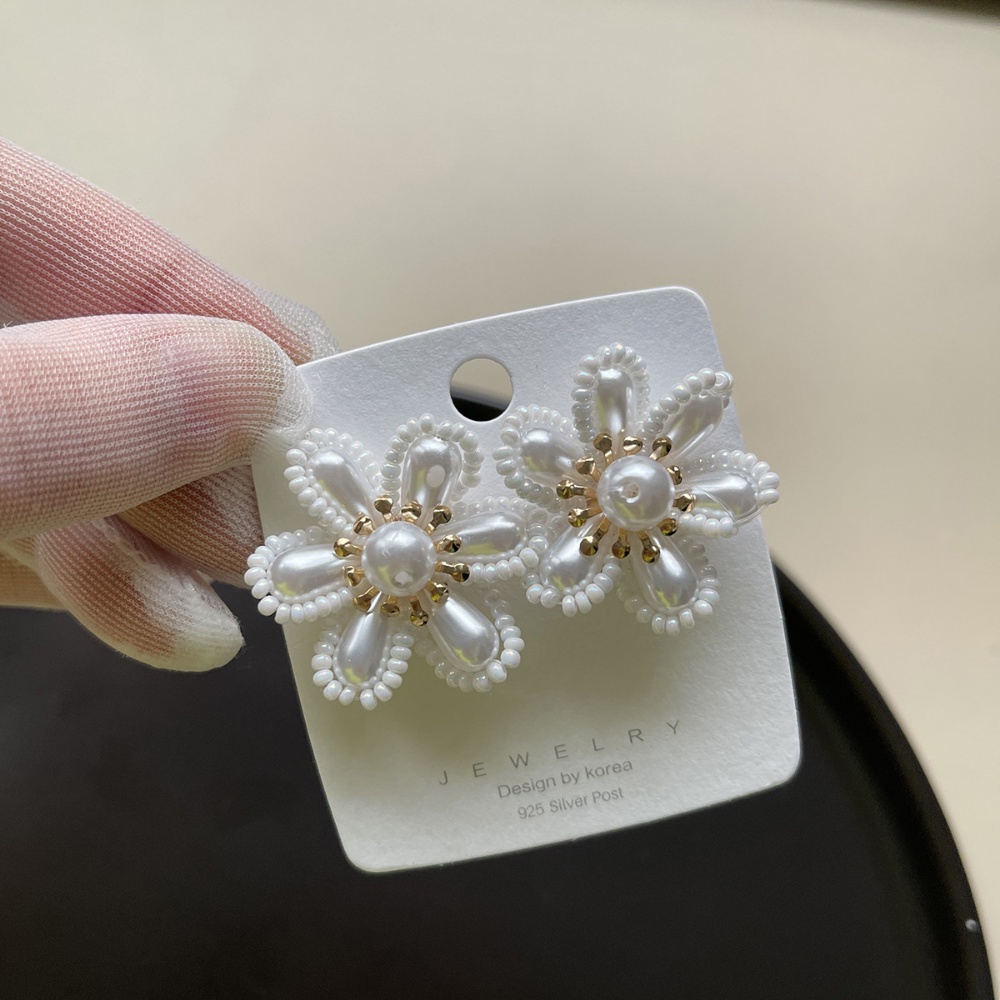 Anting Klip Telinga Handmade Bentuk Bunga Hati Warna Emas Untuk Pengantin Wanita