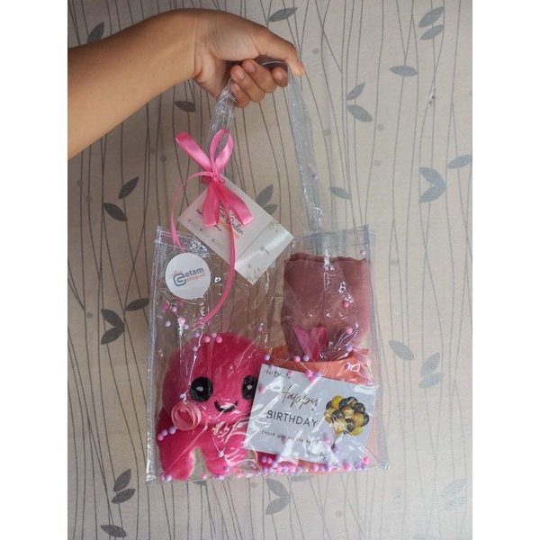 

Hampers Bag Octopus / Hampers Bag Gurita / Hampers Unik / Hampers Wisuda / Hampers Ulang Tahun / Hampers Boneka / Hampers Sempro