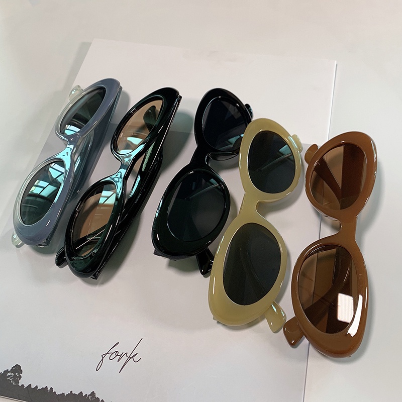 2022 Kacamata Hitam Bentuk Oval Kecil Warna Permen Gaya Vintage Hip hop Untuk Wanita