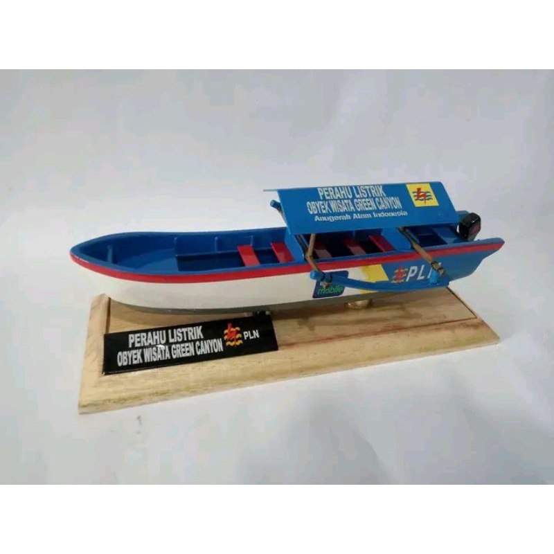 miniatur kapal nelayan/ tongkrang