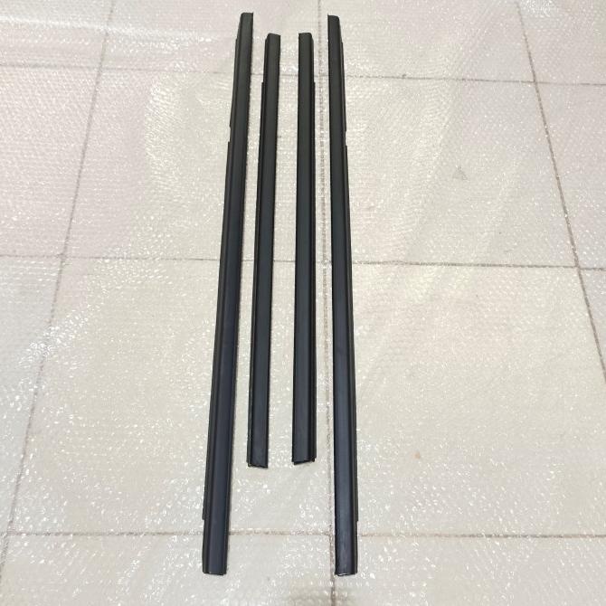 Pelipit Kaca Luar Suzuki Apv Karet List Kaca Luar Apv Hrg 1 Set Ori