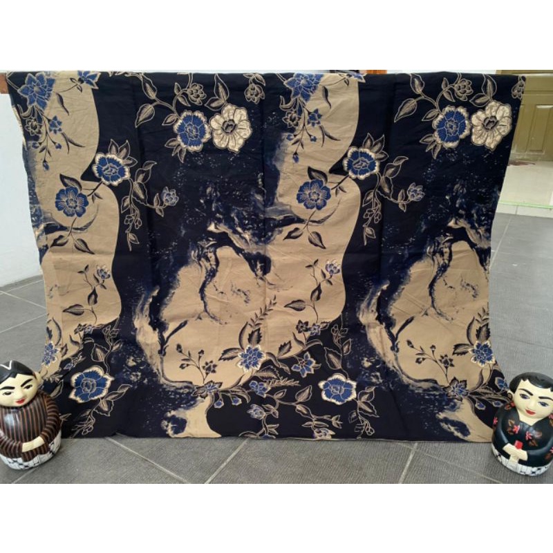 Kain Batik Solo Cabut motif Bunga ungu