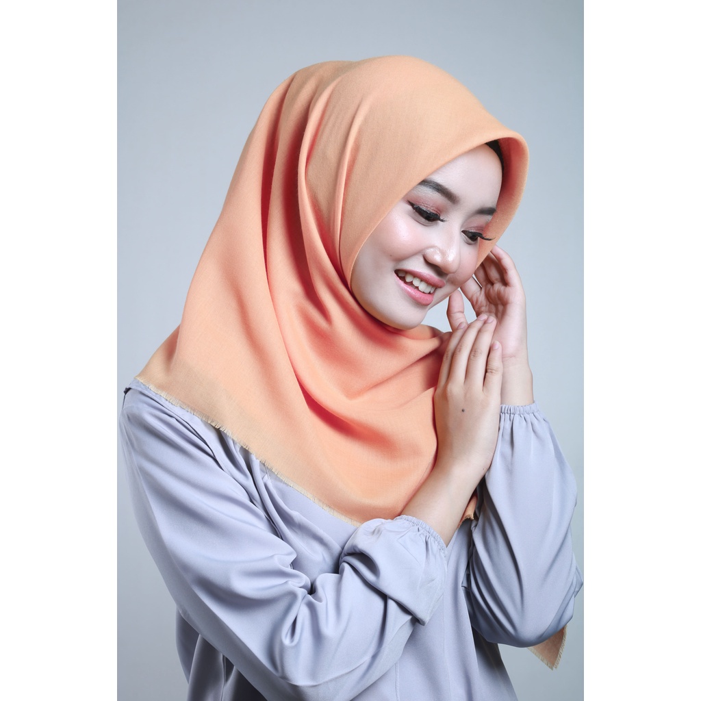 JILBAB SAUDIA RAWIS/ HIJAB SEGI EMPAT SAUDIA RAWIS  UKURAN 110 CM X 110 CM