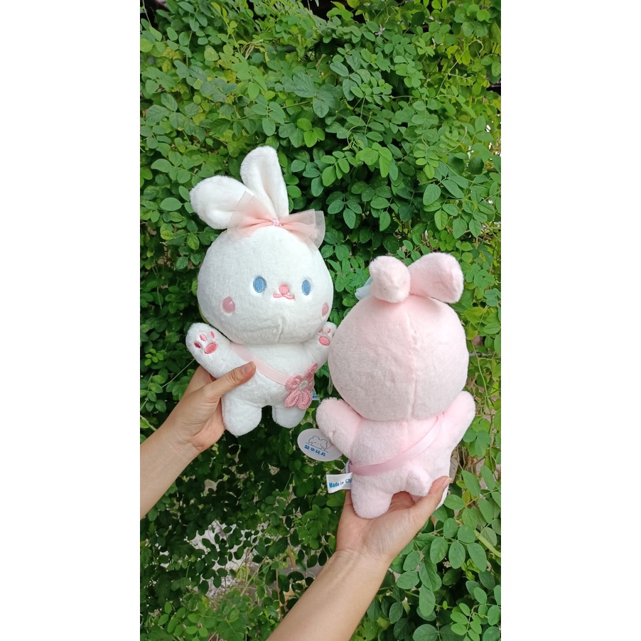 Boneka Bunny Pakai Tas Bunga Bahan Plush
