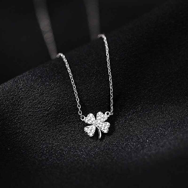 Kalung Liontin Clover Warna Silver Gaya Jepang Korea