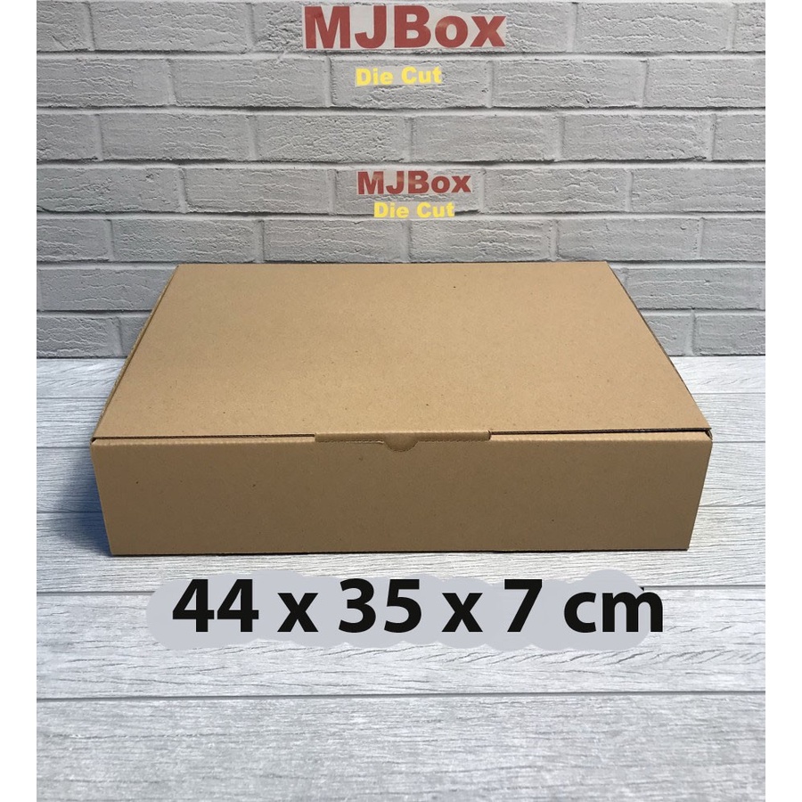 

Kardus karton uk. 44 x 35 x 7 cm...die cut box kotak Souvenir -dll
