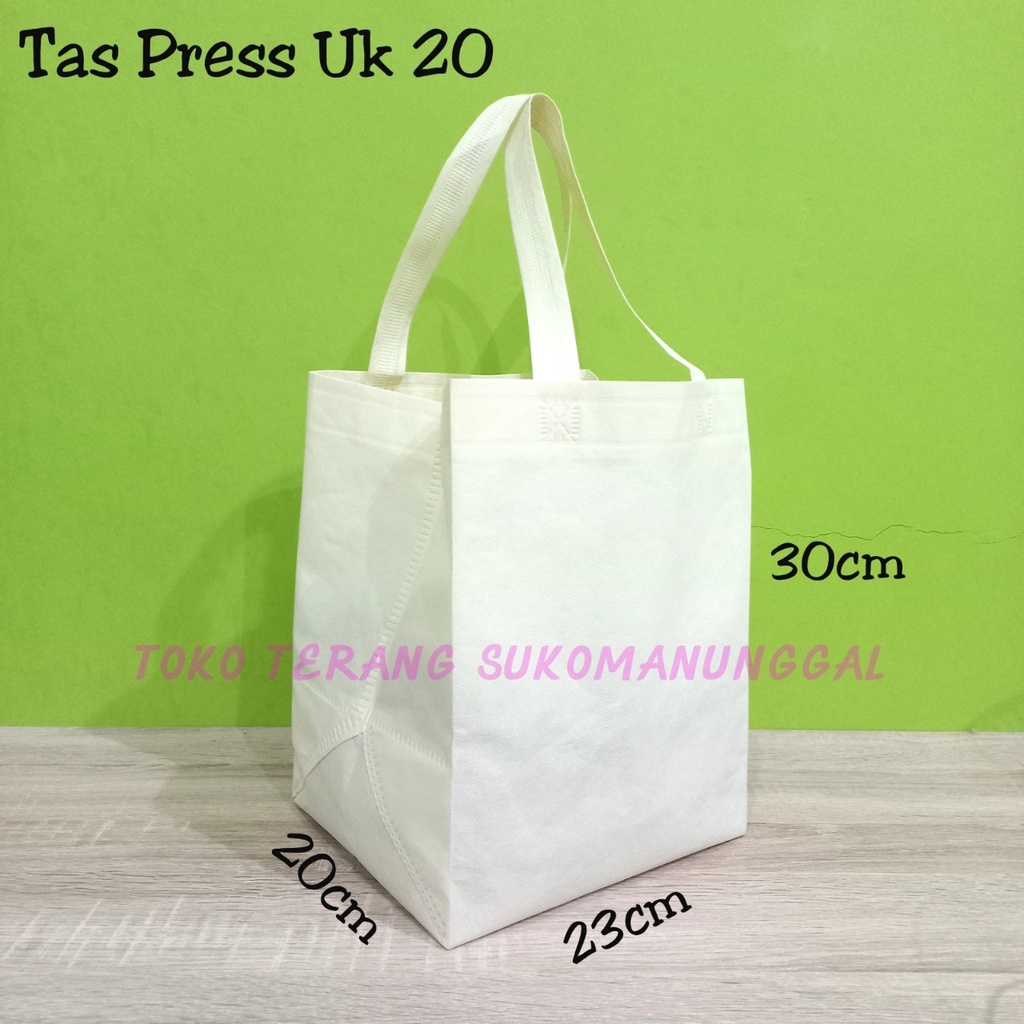 Tas press 20x20  kantong spunbond tas Kain / Goodie Bag Polos Tas Souvenir / Kantong Souvenir / tas 