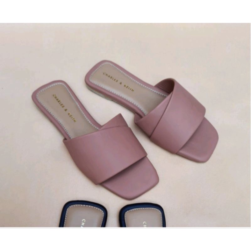 SANDAL CEWE FLAT/TEPLEK CHARLES & KEITH