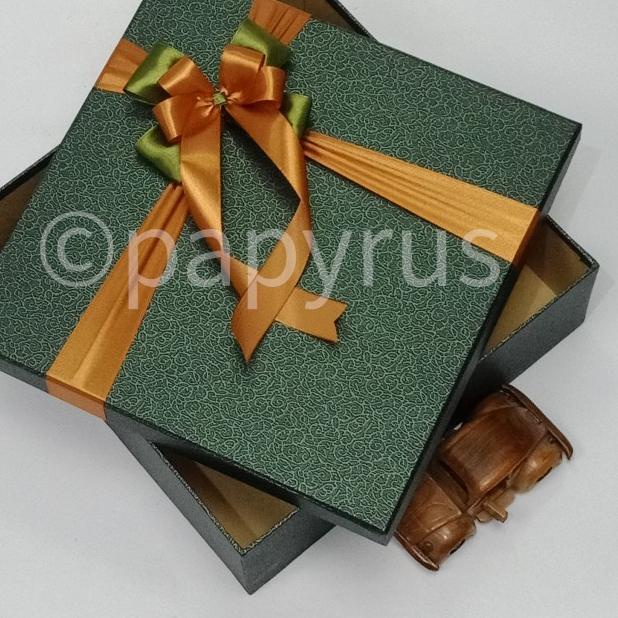 

PAPYRUS 30x30 tinggi 10cm Kotak Kado Gift Box Hadiah