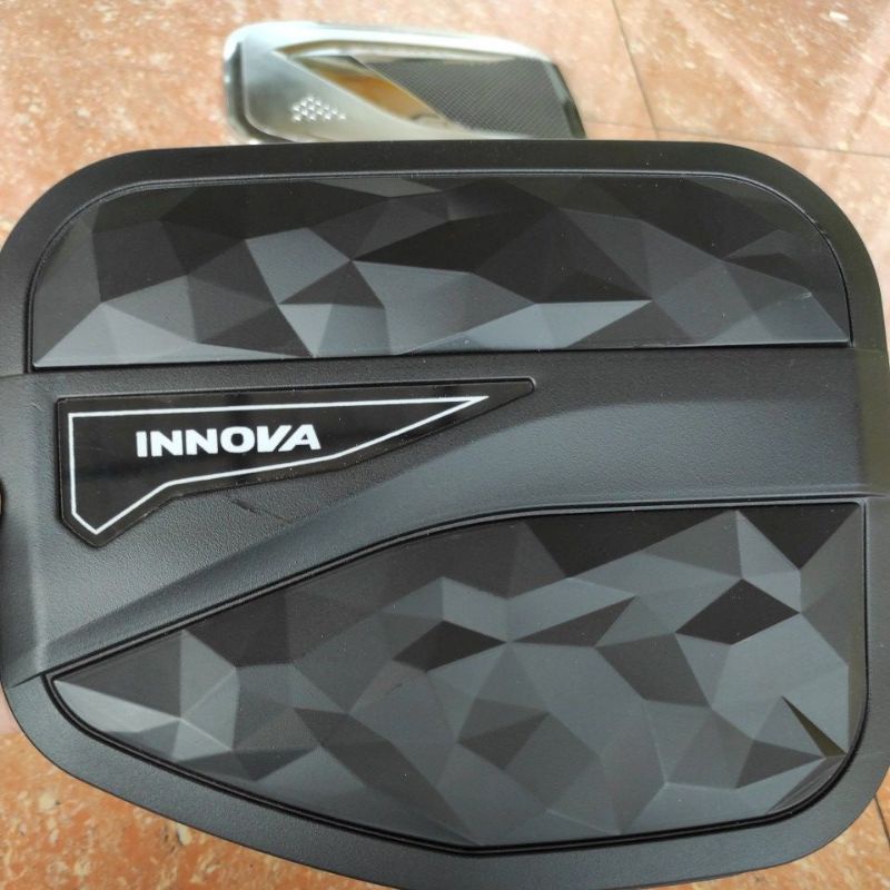 Tank cover TUTUP BENSIN TOYOTA ALL NEW INNOVA INOVA reborn 2016 sampai 2023 MOTIF CARBON hitam doff chrome crome ribon venturer 2022 2017 2018 2019 2020 2021