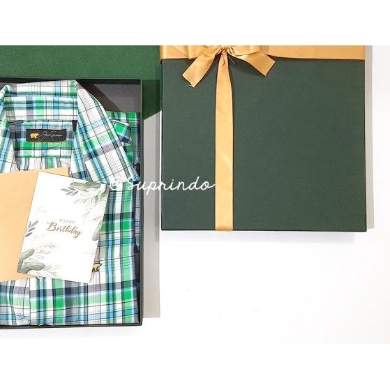 

Kotak Kado Baju ukuran 28.5 x 34.5 x 3.5 cm (MIX) - Putih