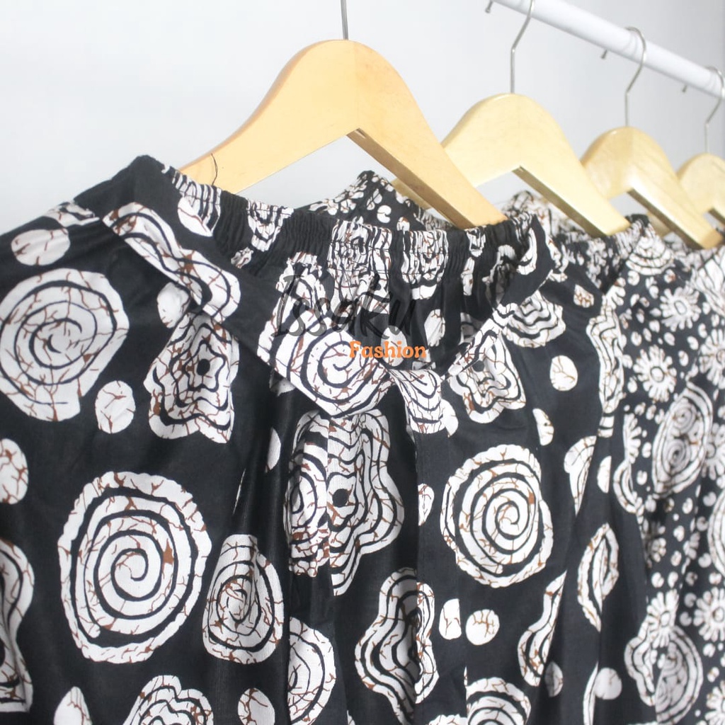 Rok Wanita Payung Jumbo Motif Batik Klasik Kekinian