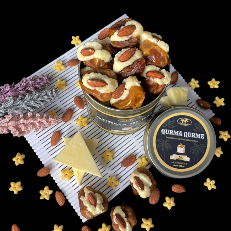 

Kurma Premium Sukkari dengan Keju dan almond