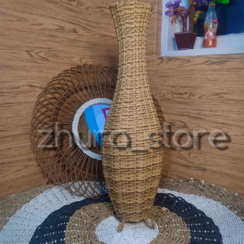 VAS GUCI ROTAN SINTETIS 70CM