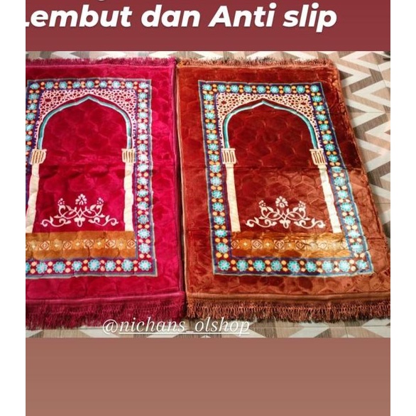 Sajadah Al-Jeddah Rumbai Sajadah Tebal Empuk dan Nyaman Sajadah Turki - Merah