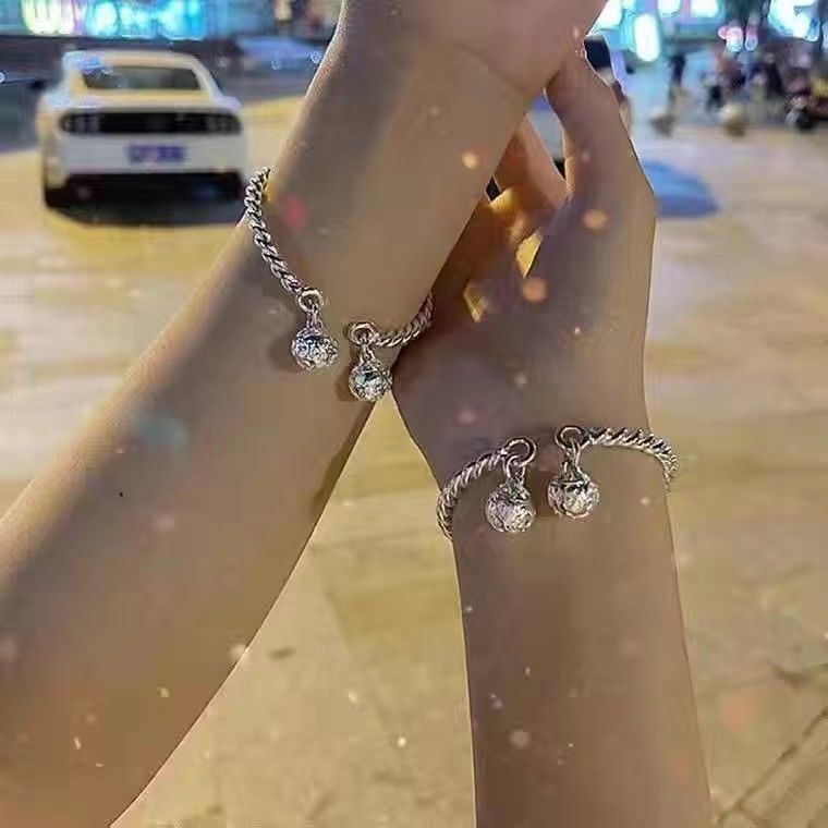 Gelang Tangan Rantai Aksen Lonceng Gaya Kuno Untuk Wanita