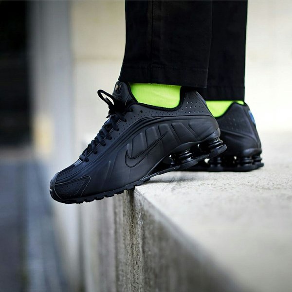 Jual Sepatu Nike Shox R4 Triple Black Premium Original - Sepatu Sneakers Shox R4 Black Cat #Original