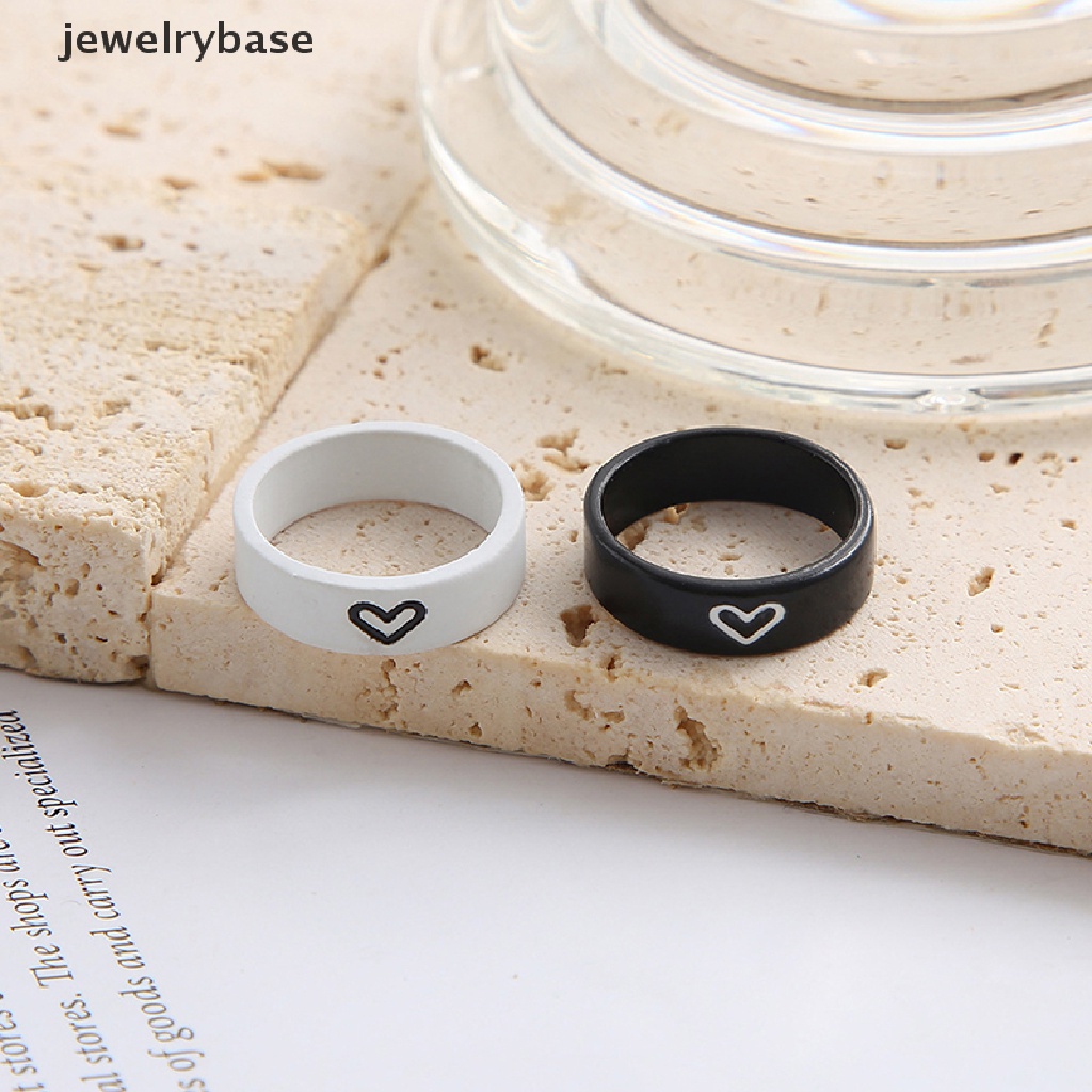 Set Cincin Pasangan Warna Hitam Dan Putih Model Simple Untuk Wanita