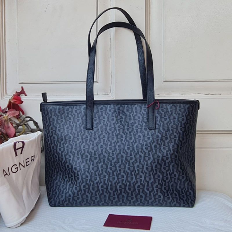 NWT Aigner Tote Bag Signature Black