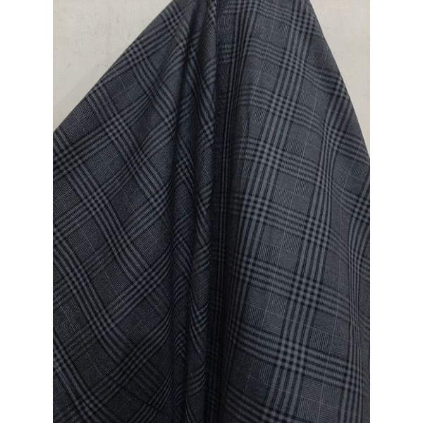 Kain Kotak.Semi Wool ( warna dasar abu garis hitam putih )