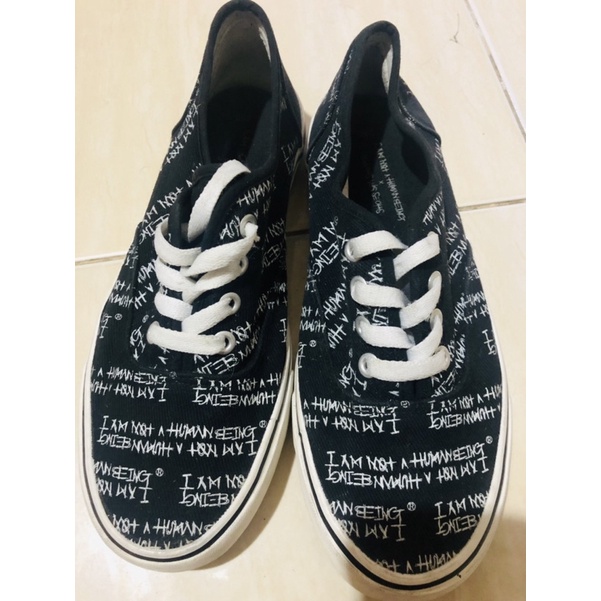 sepatu a im not human being