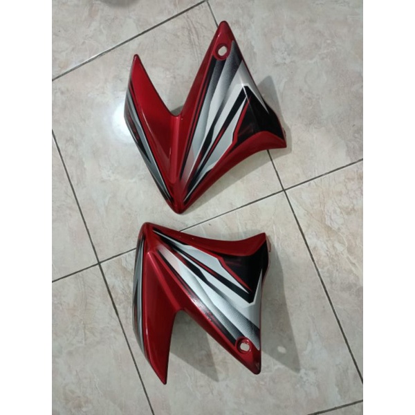 Cover tangki kupingan tangki vixion old merah