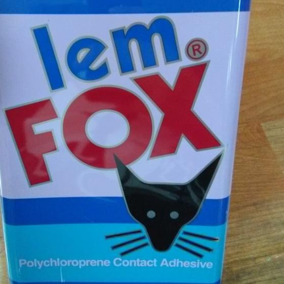 

LEM KUNING SERBAGUNA FOX BIRU 1 GALON (ISI NETTO 2.5KG 2.5 KG)