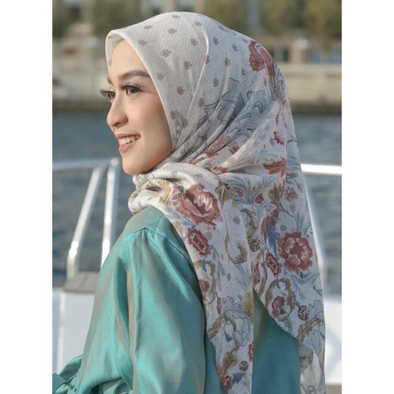 preloved royale white buttonscarves